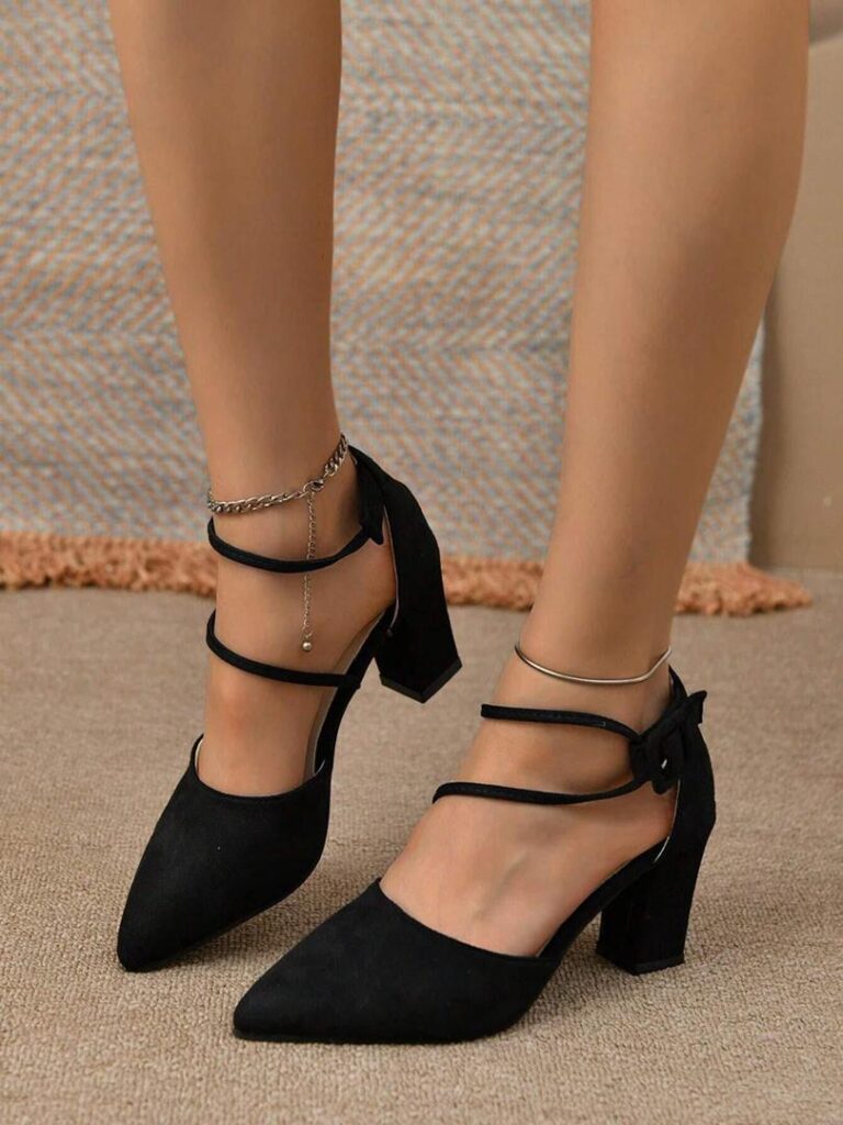 women black pumps